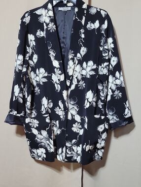 Black & White Floral Satin Lounge Jacket by Kensington Square. Made In USA.